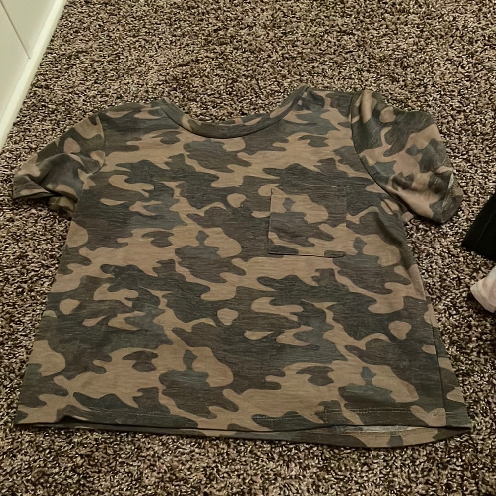 camo crop top